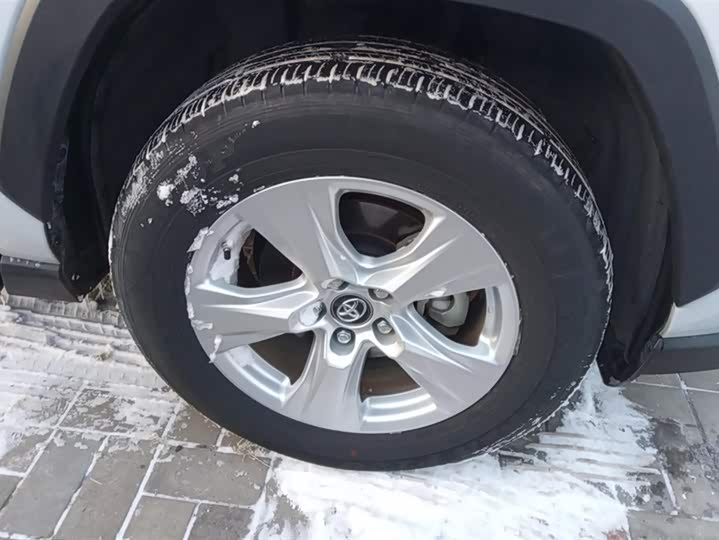 Фото 6 - Toyota RAV4