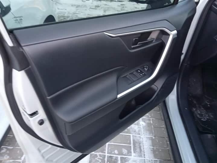 Фото 7 - Toyota RAV4