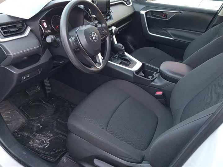 Фото 9 - Toyota RAV4