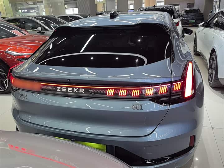 Фото 6 - Zeekr 001