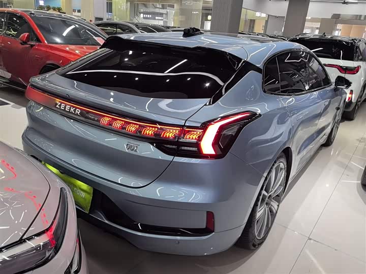 Фото 7 - Zeekr 001