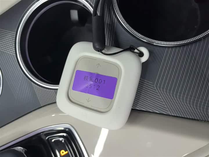 Фото 9 - Zeekr 001