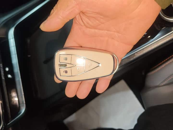 Фото 9 - Changan UNI-T