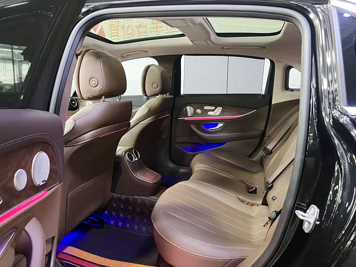 Фото 7 - Mercedes-Benz E-Class