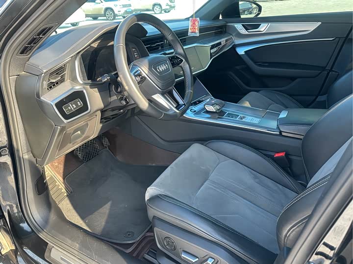 Фото 4 - Audi A6L