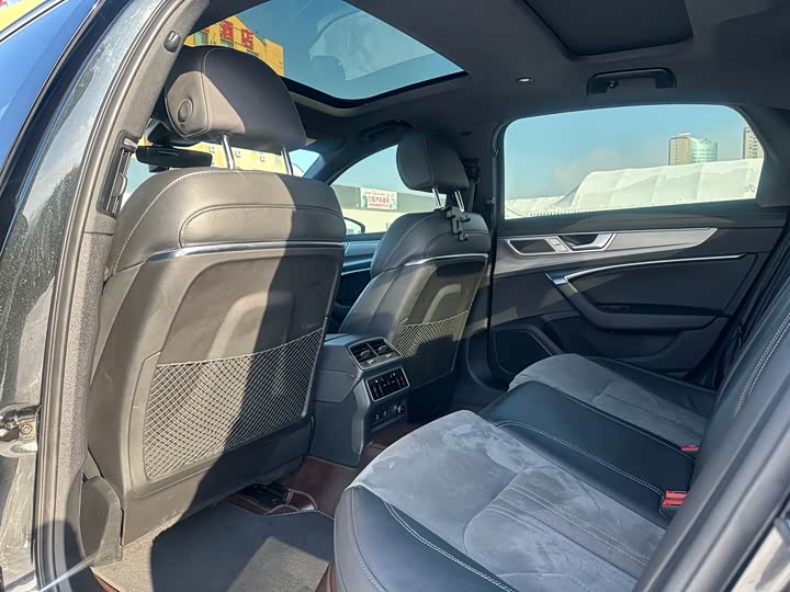 Фото 5 - Audi A6L