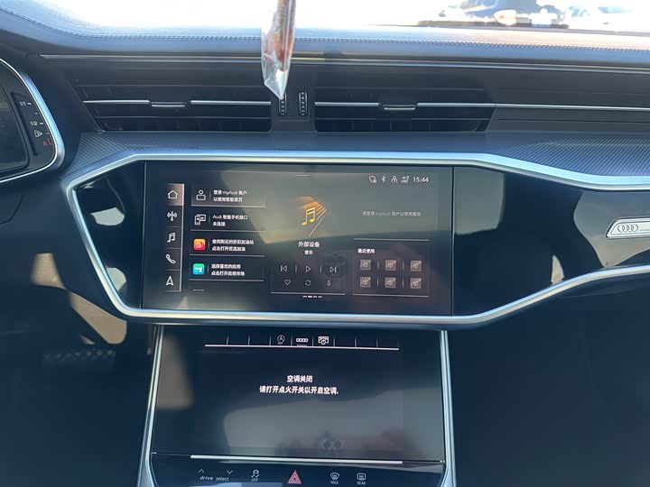 Фото 7 - Audi A6L