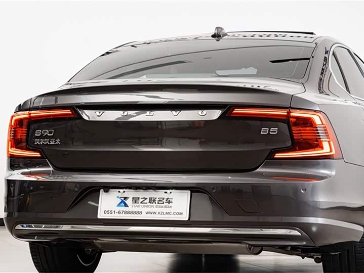 Фото 8 - Volvo S90