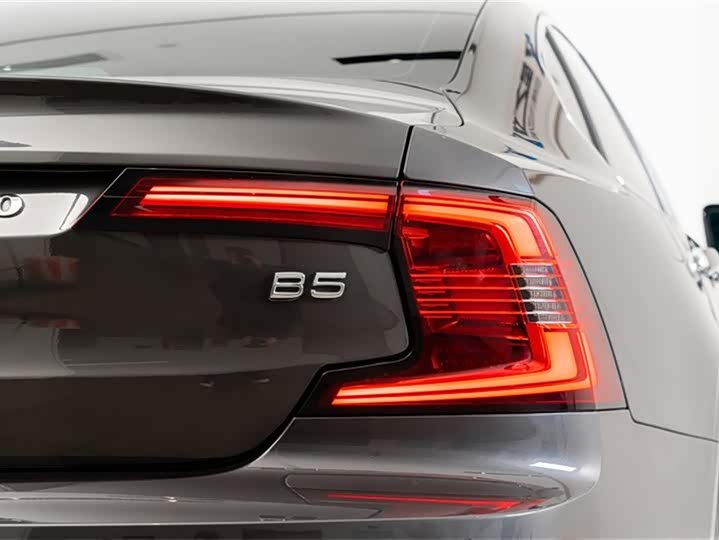 Фото 9 - Volvo S90