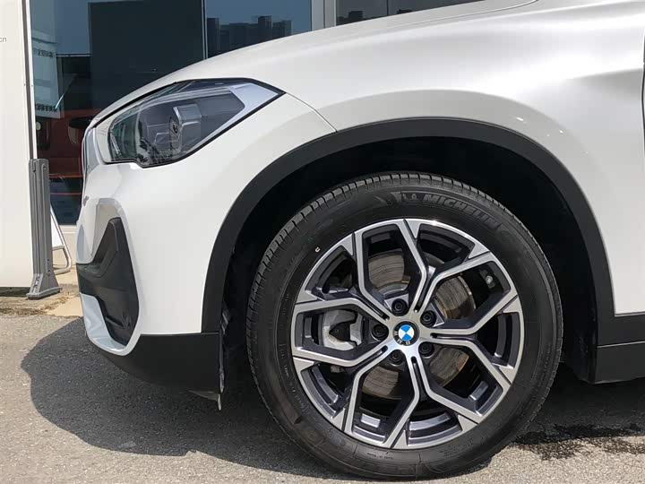 Фото 8 - BMW X1