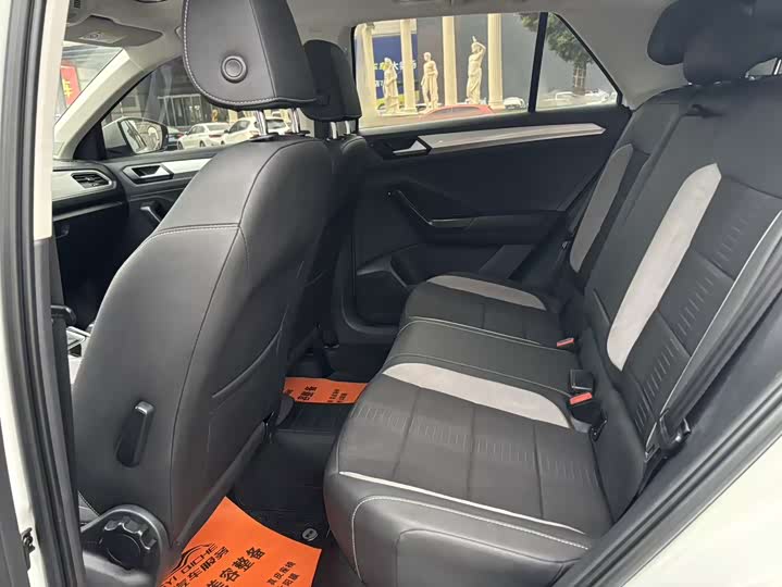 Фото 6 - Volkswagen T-Roc