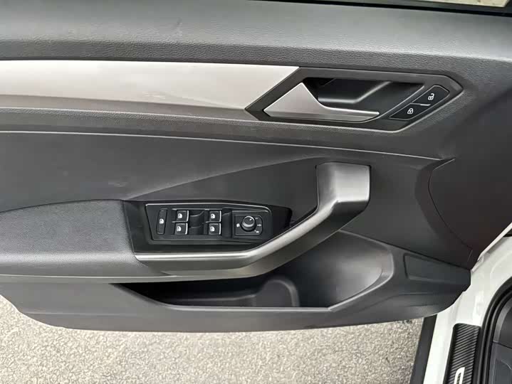 Фото 8 - Volkswagen T-Roc