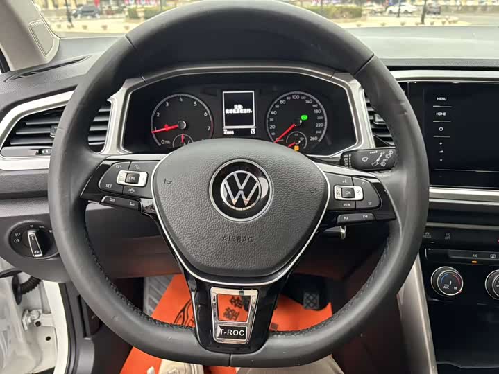 Фото 9 - Volkswagen T-Roc