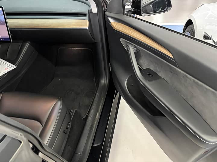 Фото 4 - Tesla Model Y