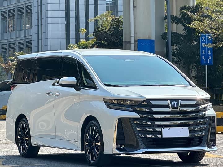 Фото 3 - Toyota Vellfire