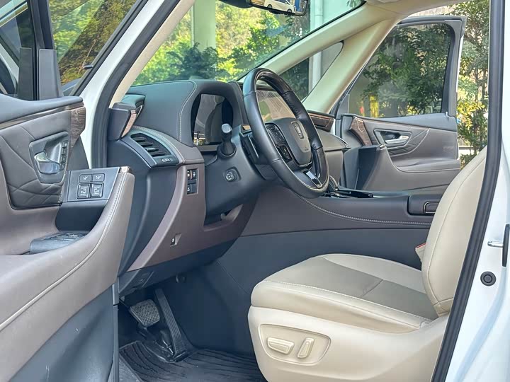 Фото 5 - Toyota Vellfire