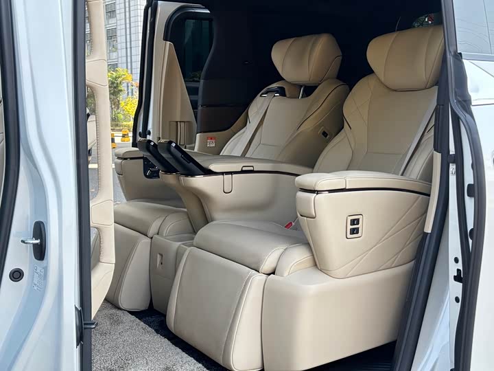 Фото 6 - Toyota Vellfire