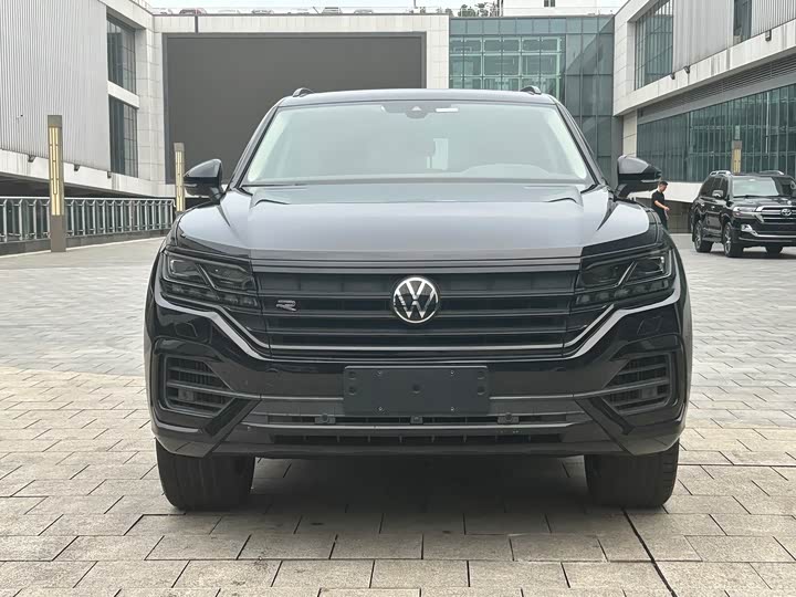 Фото 2 - Volkswagen Touareg