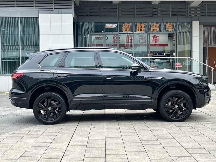 Фото 4 - Volkswagen Touareg