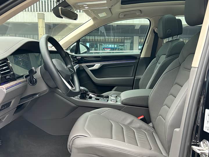 Фото 7 - Volkswagen Touareg