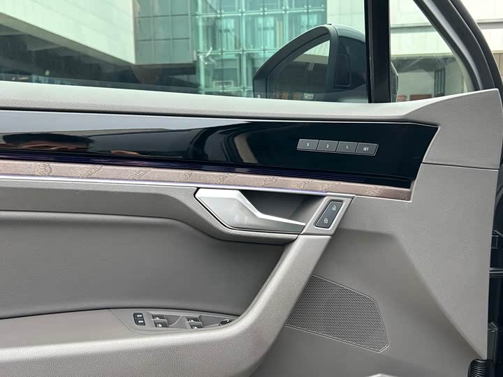 Фото 8 - Volkswagen Touareg