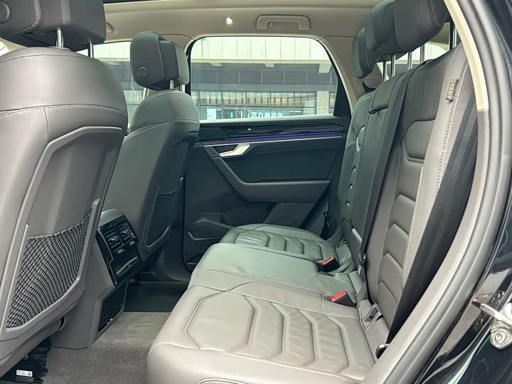 Фото 9 - Volkswagen Touareg