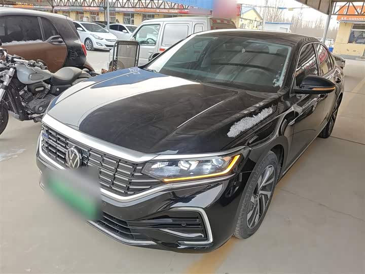 Фото 2 - Volkswagen Passat Hybrid