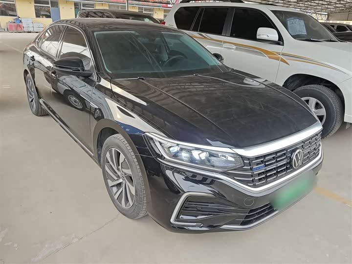 Фото 4 - Volkswagen Passat Hybrid