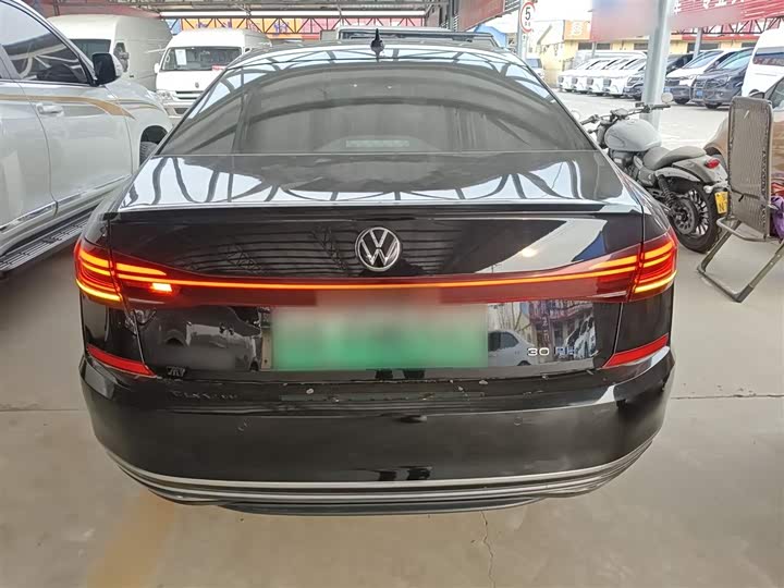 Фото 6 - Volkswagen Passat Hybrid