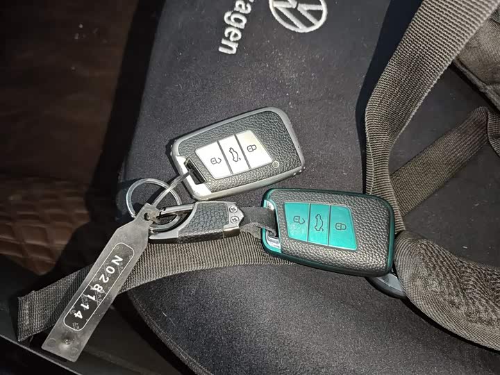 Фото 9 - Volkswagen Passat Hybrid