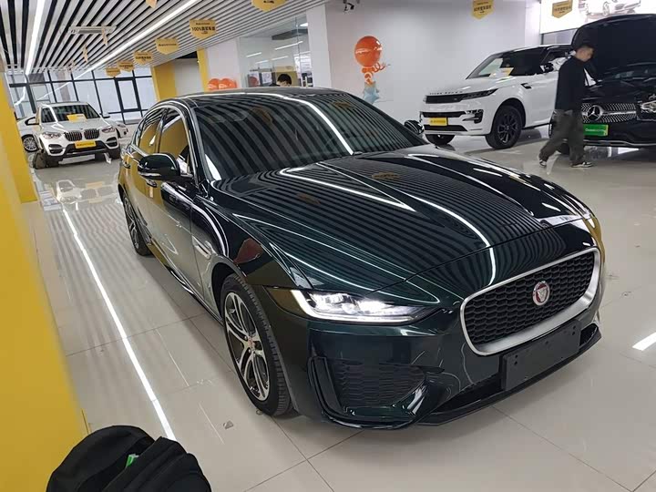 Фото 4 - Jaguar XE L