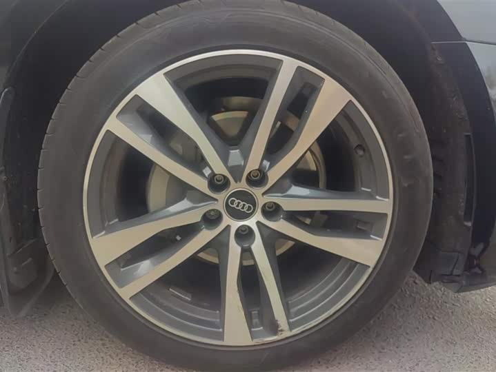 Фото 6 - Audi A6L