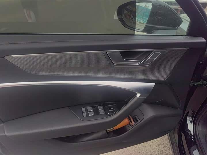 Фото 7 - Audi A6L