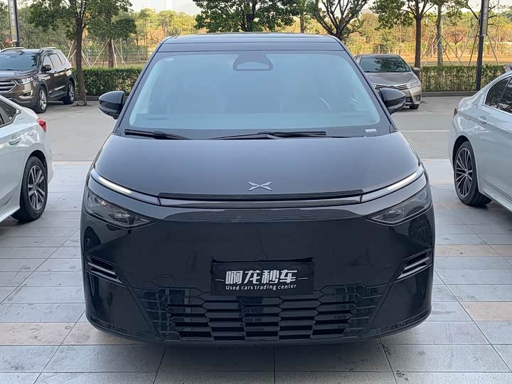Фото 2 - XPeng X9