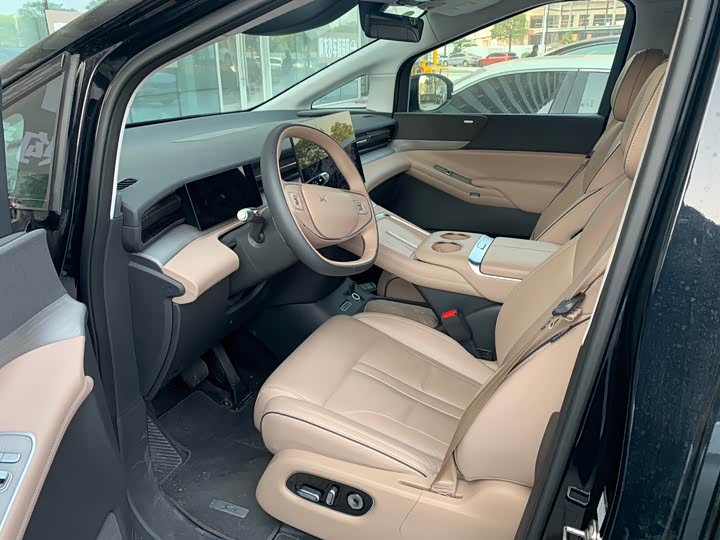 Фото 4 - XPeng X9