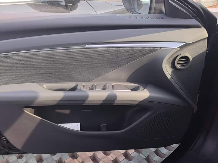 Фото 7 - XPeng Mona M03