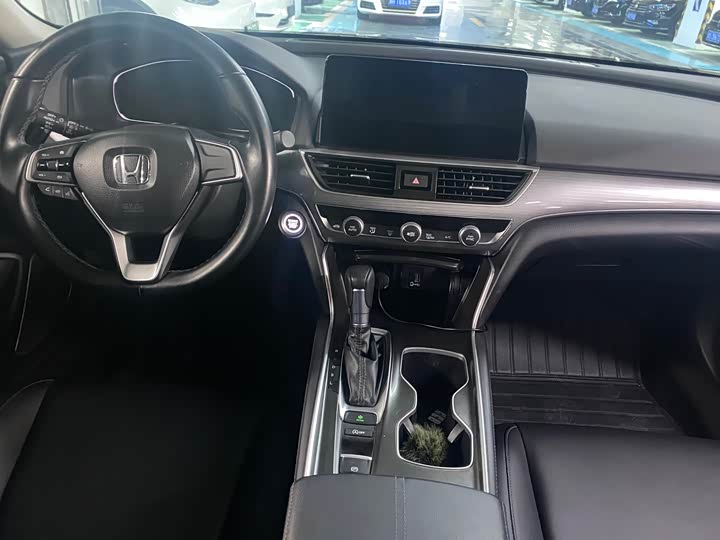 Фото 6 - Honda Accord