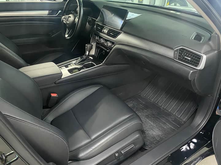 Фото 8 - Honda Accord