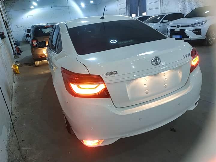 Фото 5 - Toyota Vios