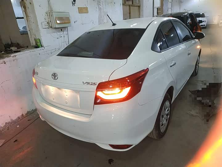 Фото 7 - Toyota Vios