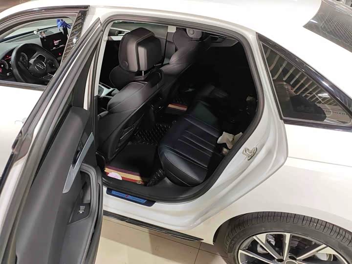 Фото 3 - Audi A4L