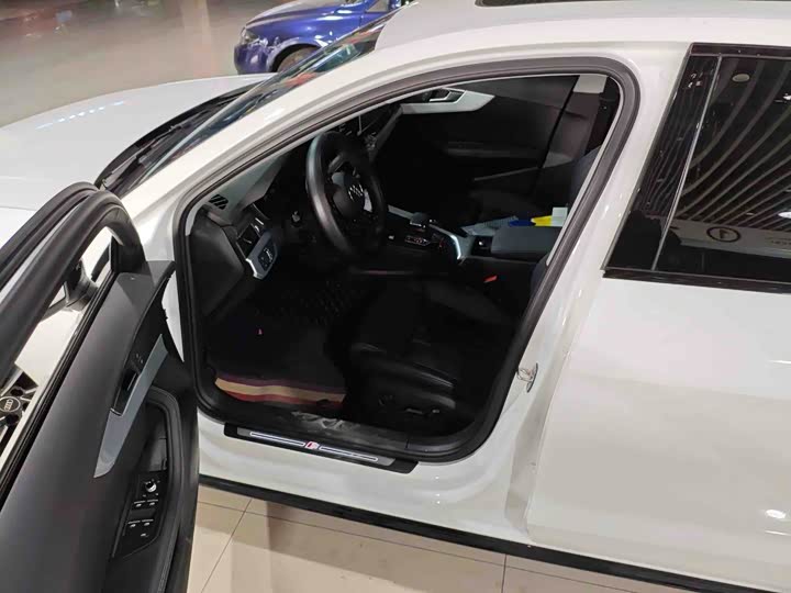 Фото 5 - Audi A4L