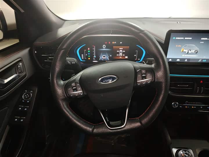 Фото 3 - Ford Focus