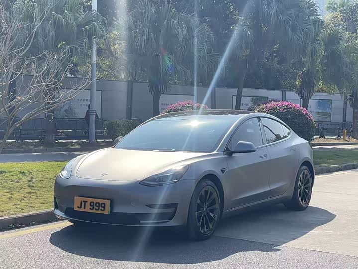 Фото 1 - Tesla Model 3