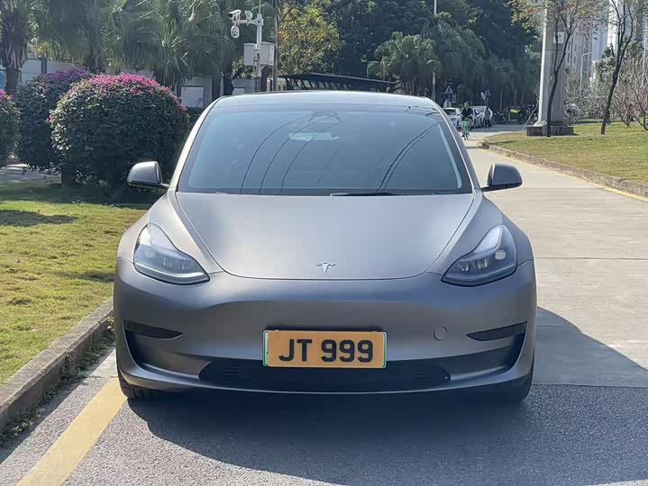 Фото 2 - Tesla Model 3