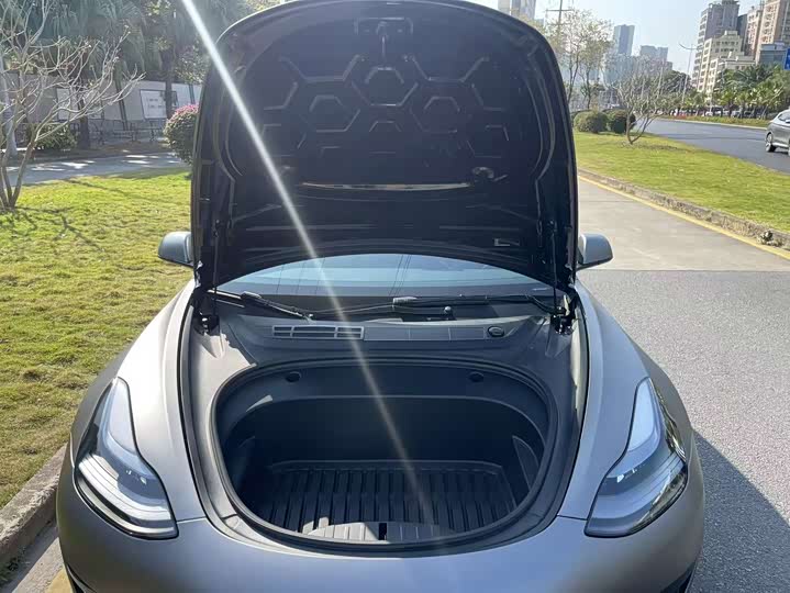 Фото 8 - Tesla Model 3