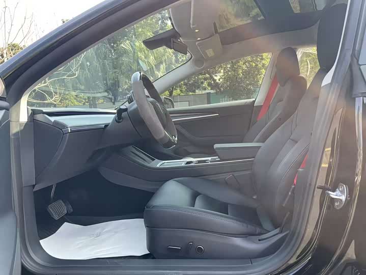 Фото 9 - Tesla Model 3