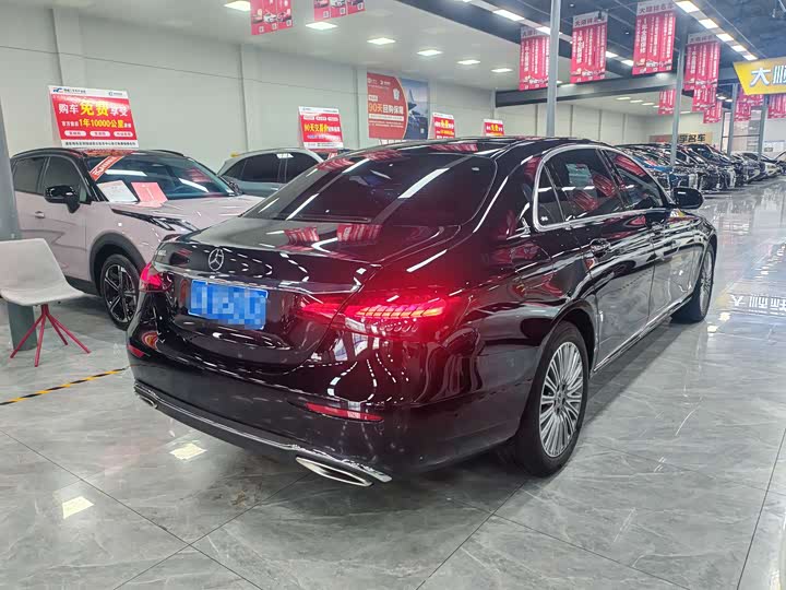 Фото 4 - Mercedes-Benz E-Class