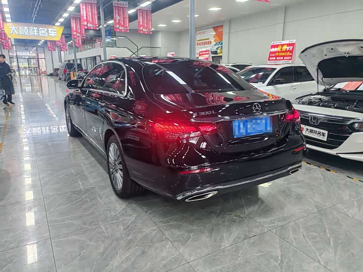 Фото 5 - Mercedes-Benz E-Class