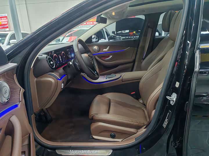 Фото 6 - Mercedes-Benz E-Class